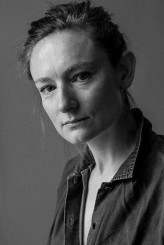 Flora Nicholson fotoğrafı