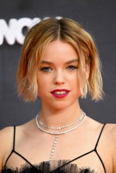 Milly Alcock fotoğrafı