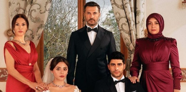 "Kızılcık Şerbeti" Dizisi Karakterlerine ve Oyuncularını Tanıyalım!