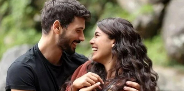 "Hudutsuz Sevda" Dizisi Oyuncularını ve Karakterlerini Tanıyalım!