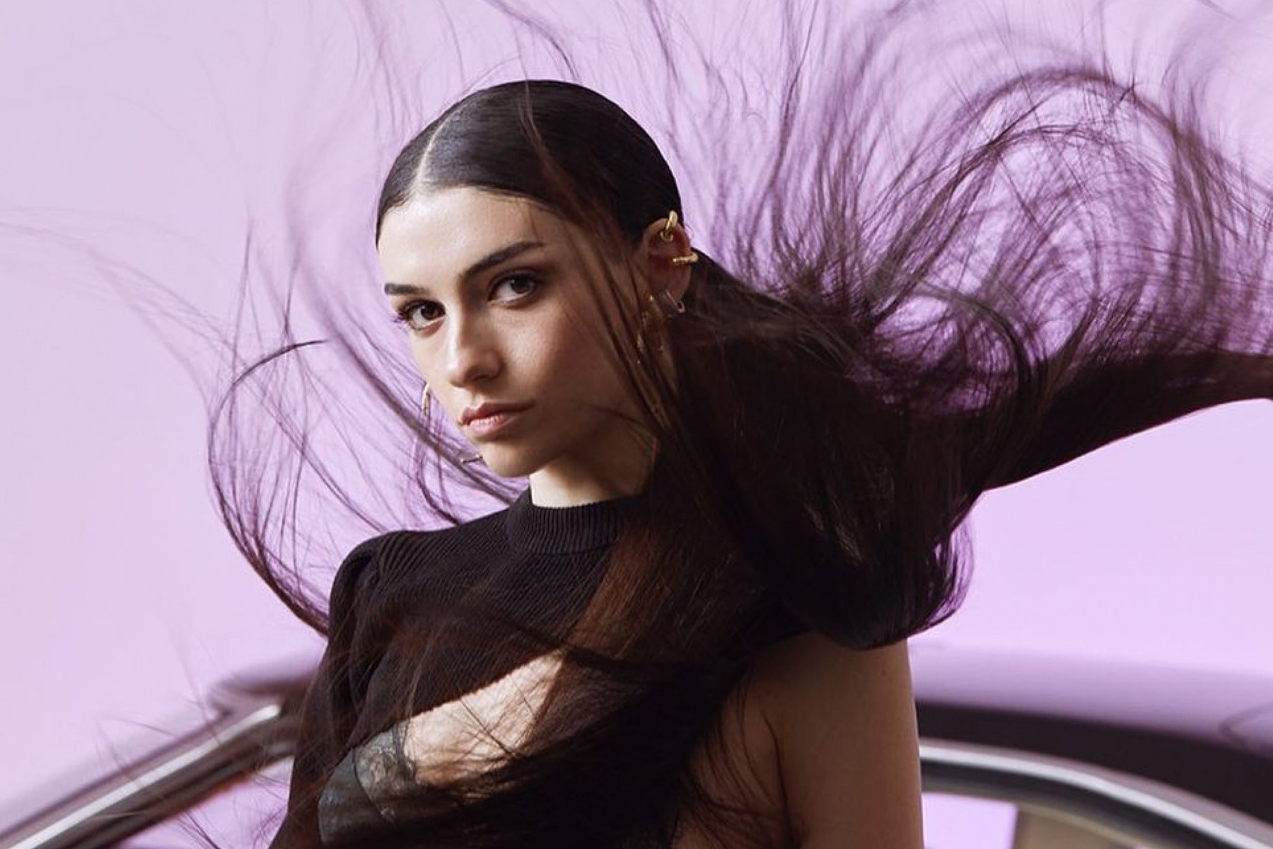 Hazar Ergüçlü nerelidir?