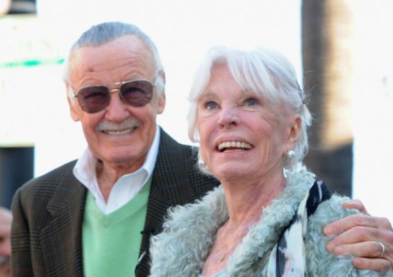 Eşi Joanie, bir kavga esnasında daktilosunu kırmış!