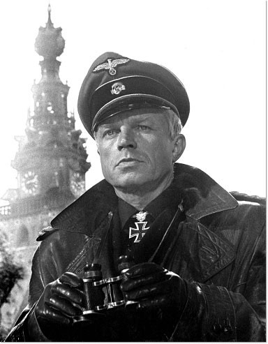 Uzaktaki Köprü fotoğrafı