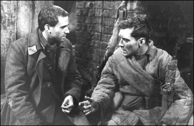 Kapıdaki Düşman Fotoğrafı