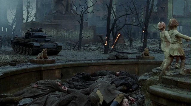 Kapıdaki Düşman Fotoğrafı