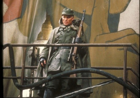 Kapıdaki Düşman Fotoğrafı