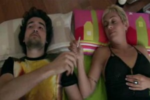 Kraliçe Fabrikada Fotoğrafı