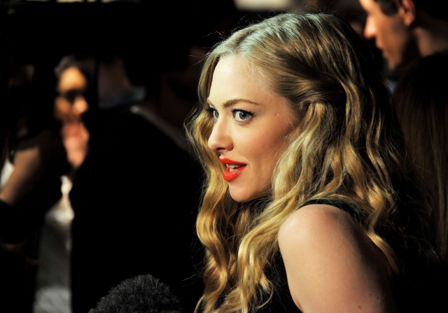 Kız ve Kurt Fotoğrafı