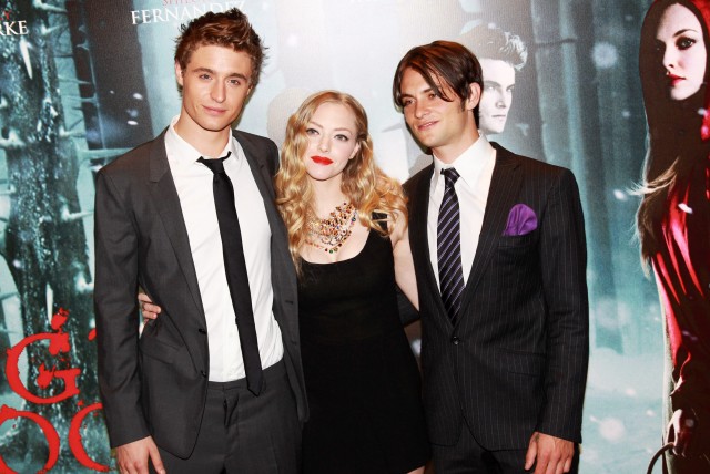 Kız ve Kurt Fotoğrafı