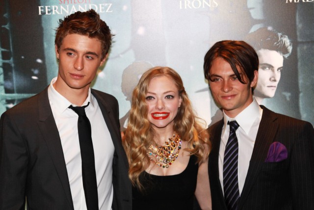 Kız ve Kurt Fotoğrafı