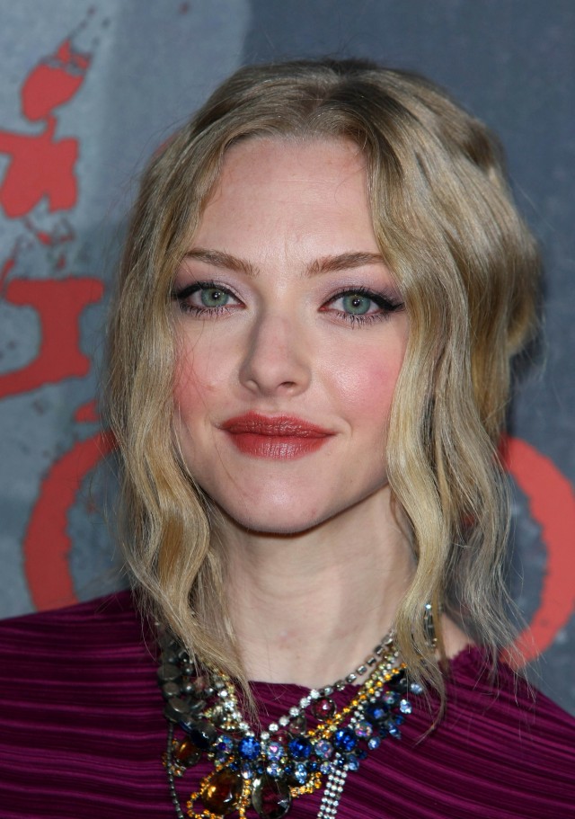 Kız ve Kurt Fotoğrafı