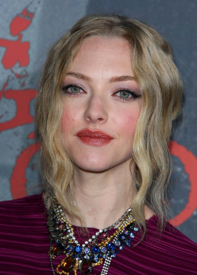 Kız ve Kurt Fotoğrafı