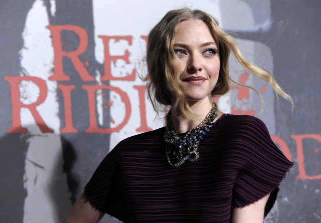 Kız ve Kurt Fotoğrafı