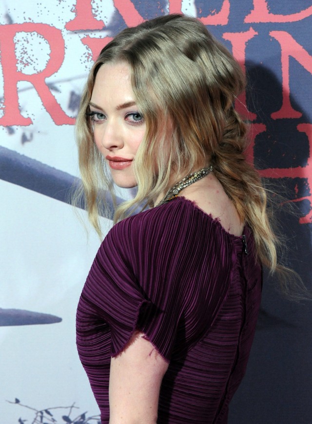 Kız ve Kurt Fotoğrafı