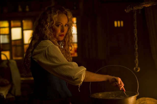 Kız ve Kurt Fotoğrafı