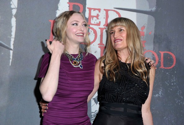 Kız ve Kurt Fotoğrafı