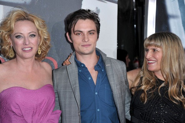 Kız ve Kurt Fotoğrafı