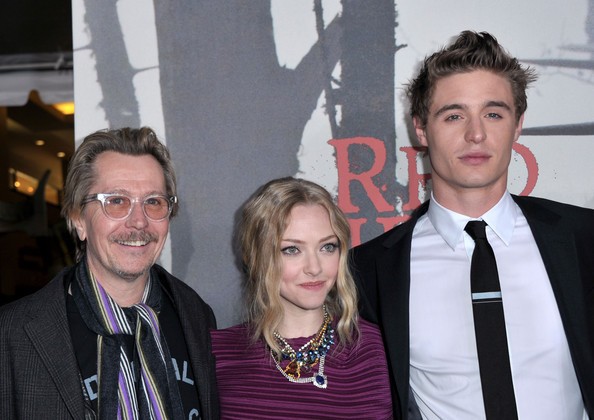 Kız ve Kurt Fotoğrafı