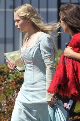 Kız ve Kurt Fotoğrafı