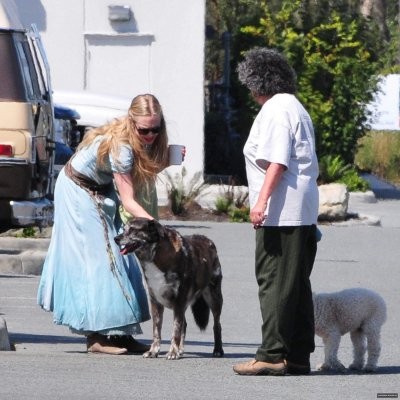 Kız ve Kurt Fotoğrafı