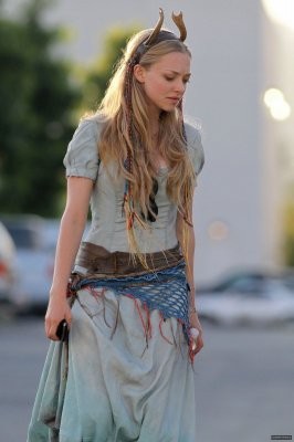 Kız ve Kurt Fotoğrafı