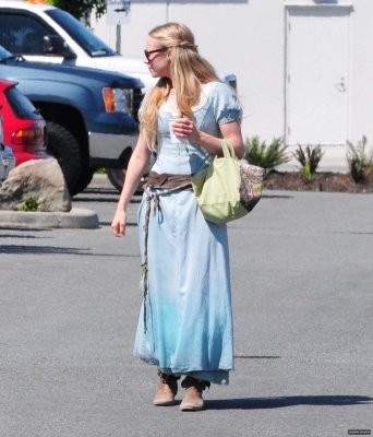 Kız ve Kurt Fotoğrafı