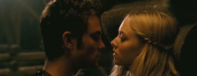 Kız ve Kurt Fotoğrafı