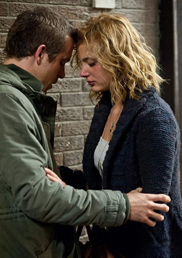 Düşmanı Korurken Fotoğrafı