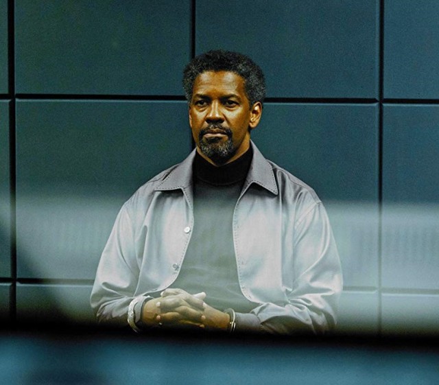 Düşmanı Korurken Fotoğrafı