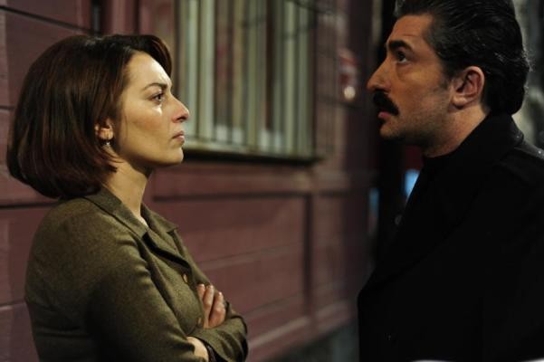 Öyle Bir Geçer Zaman Ki Fotoğrafı