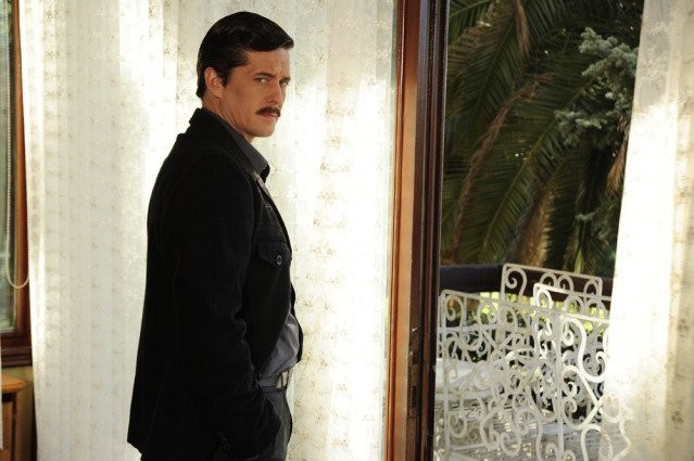 Öyle Bir Geçer Zaman Ki Fotoğrafı