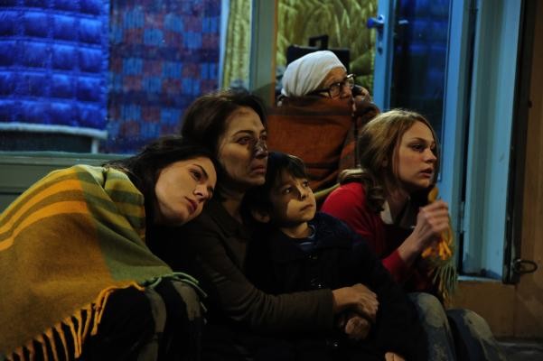 Öyle Bir Geçer Zaman Ki Fotoğrafı