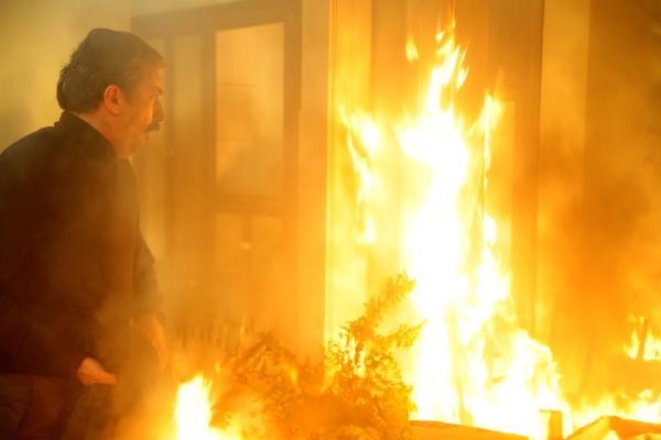 Öyle Bir Geçer Zaman Ki Fotoğrafı