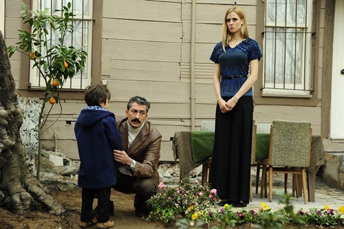 Öyle Bir Geçer Zaman Ki Fotoğrafı