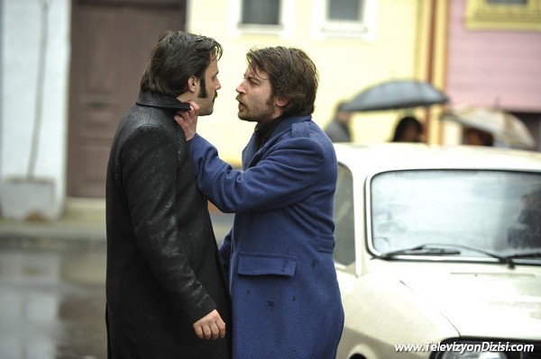 Öyle Bir Geçer Zaman Ki Fotoğrafı