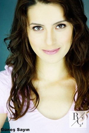 Öyle Bir Geçer Zaman Ki Fotoğrafı