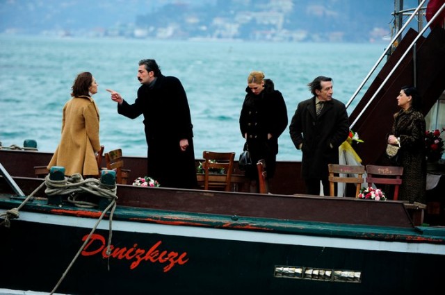 Öyle Bir Geçer Zaman Ki Fotoğrafı