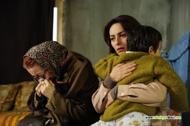 Öyle Bir Geçer Zaman Ki Fotoğrafı