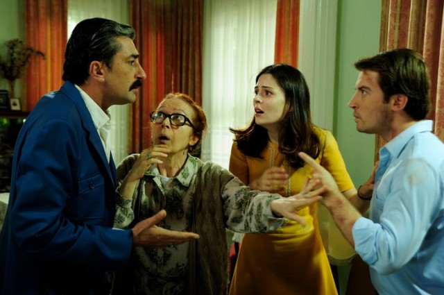 Öyle Bir Geçer Zaman Ki Fotoğrafı