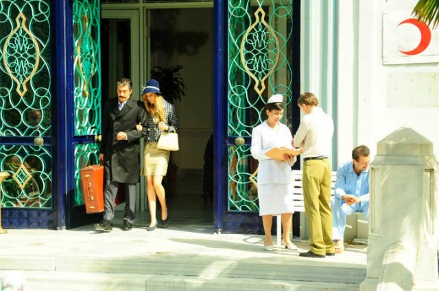 Öyle Bir Geçer Zaman Ki Fotoğrafı