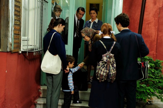 Öyle Bir Geçer Zaman Ki Fotoğrafı