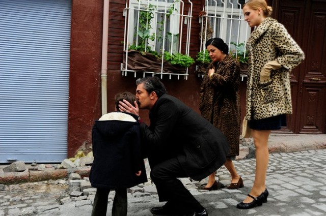 Öyle Bir Geçer Zaman Ki Fotoğrafı