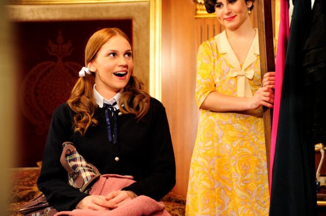 Öyle Bir Geçer Zaman Ki Fotoğrafı