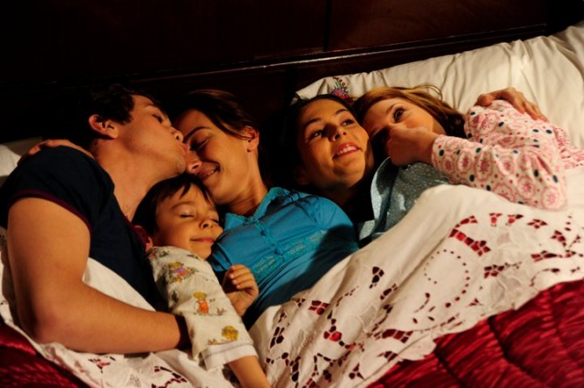 Öyle Bir Geçer Zaman Ki Fotoğrafı