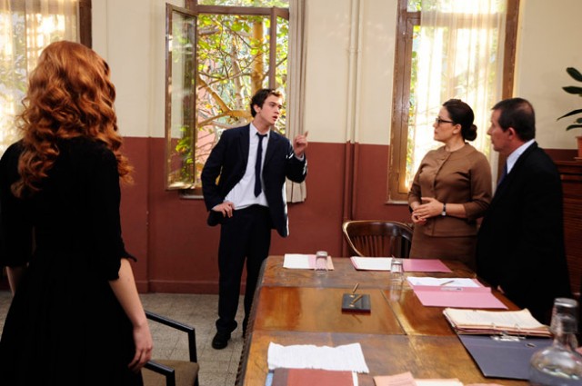 Öyle Bir Geçer Zaman Ki Fotoğrafı