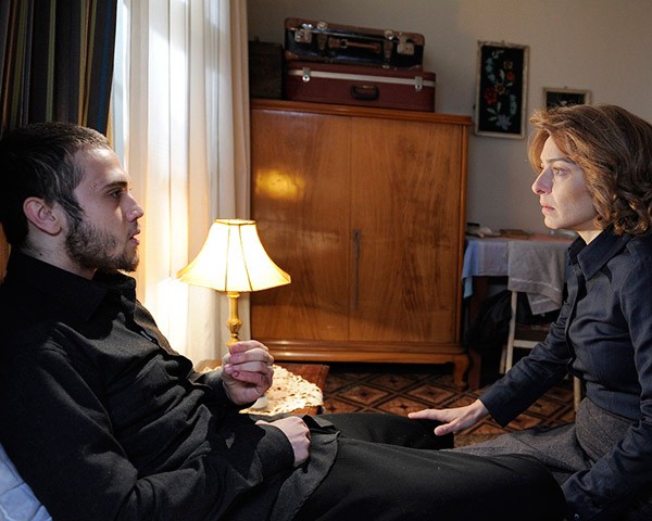 Öyle Bir Geçer Zaman Ki Fotoğrafı