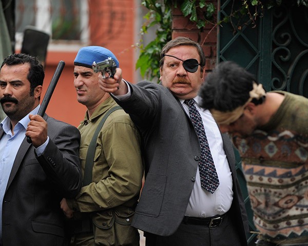 Öyle Bir Geçer Zaman Ki Fotoğrafı