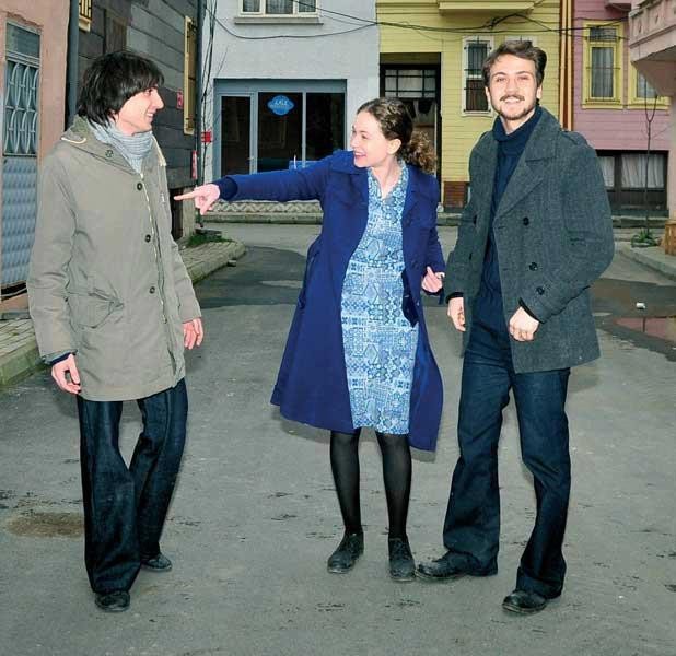 Öyle Bir Geçer Zaman Ki Fotoğrafı