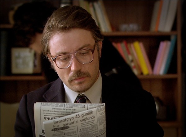 Öyle Bir Geçer Zaman Ki Fotoğrafı