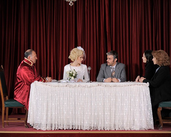 Öyle Bir Geçer Zaman Ki Fotoğrafı